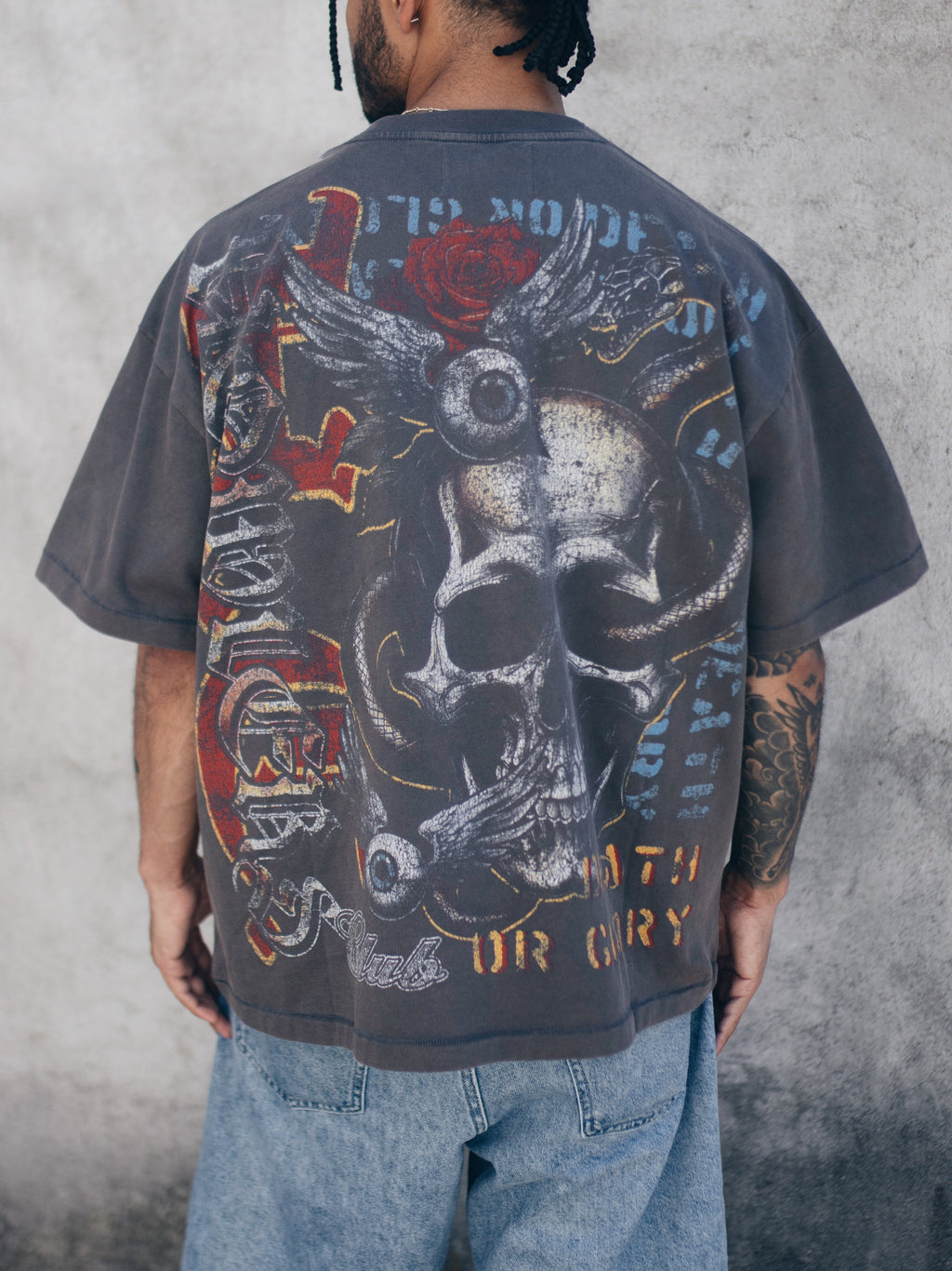 CITY WOLVES TEE [CHARCOAL]