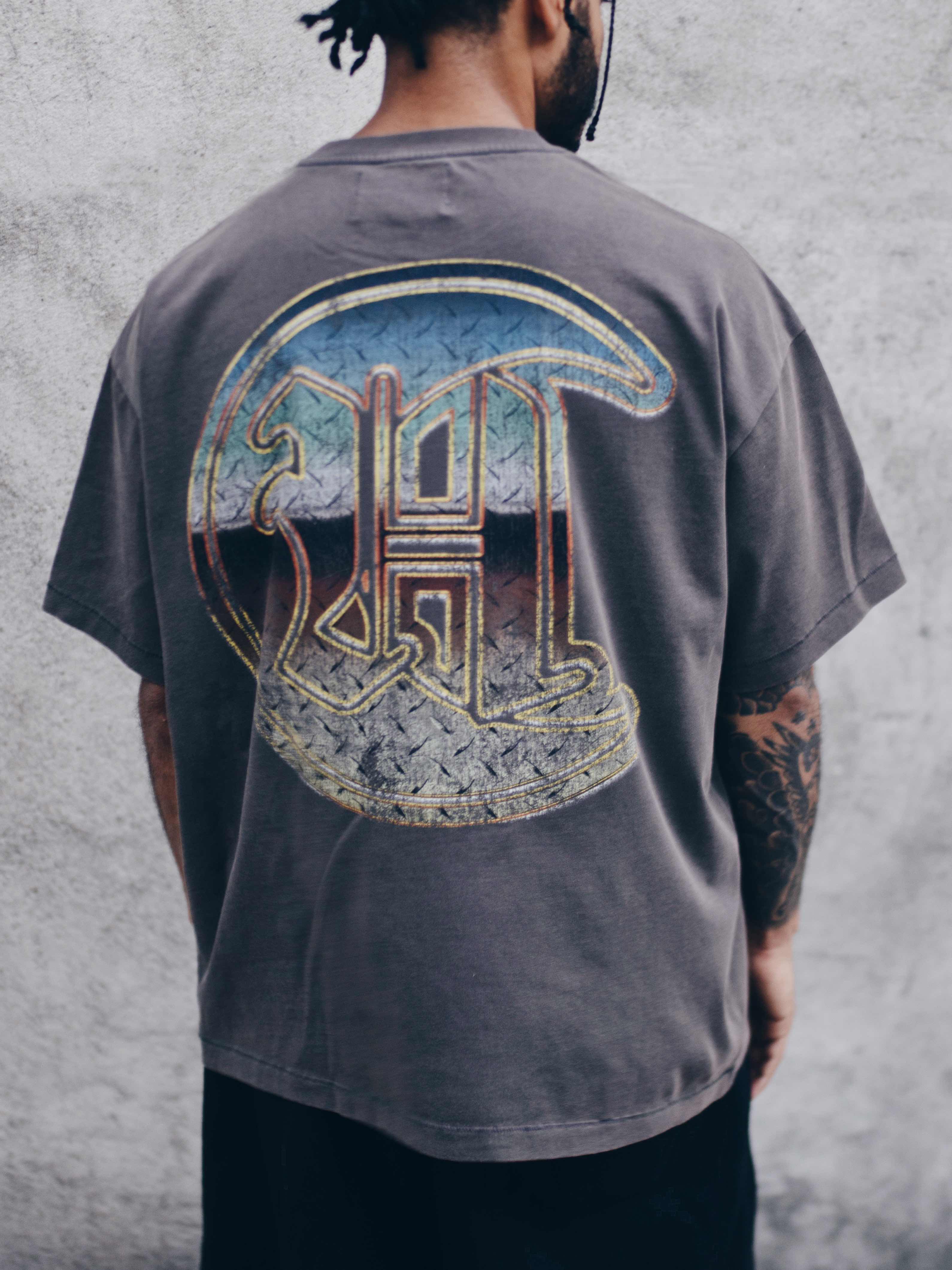 WINTER WOLF TEE [CHARCOAL]