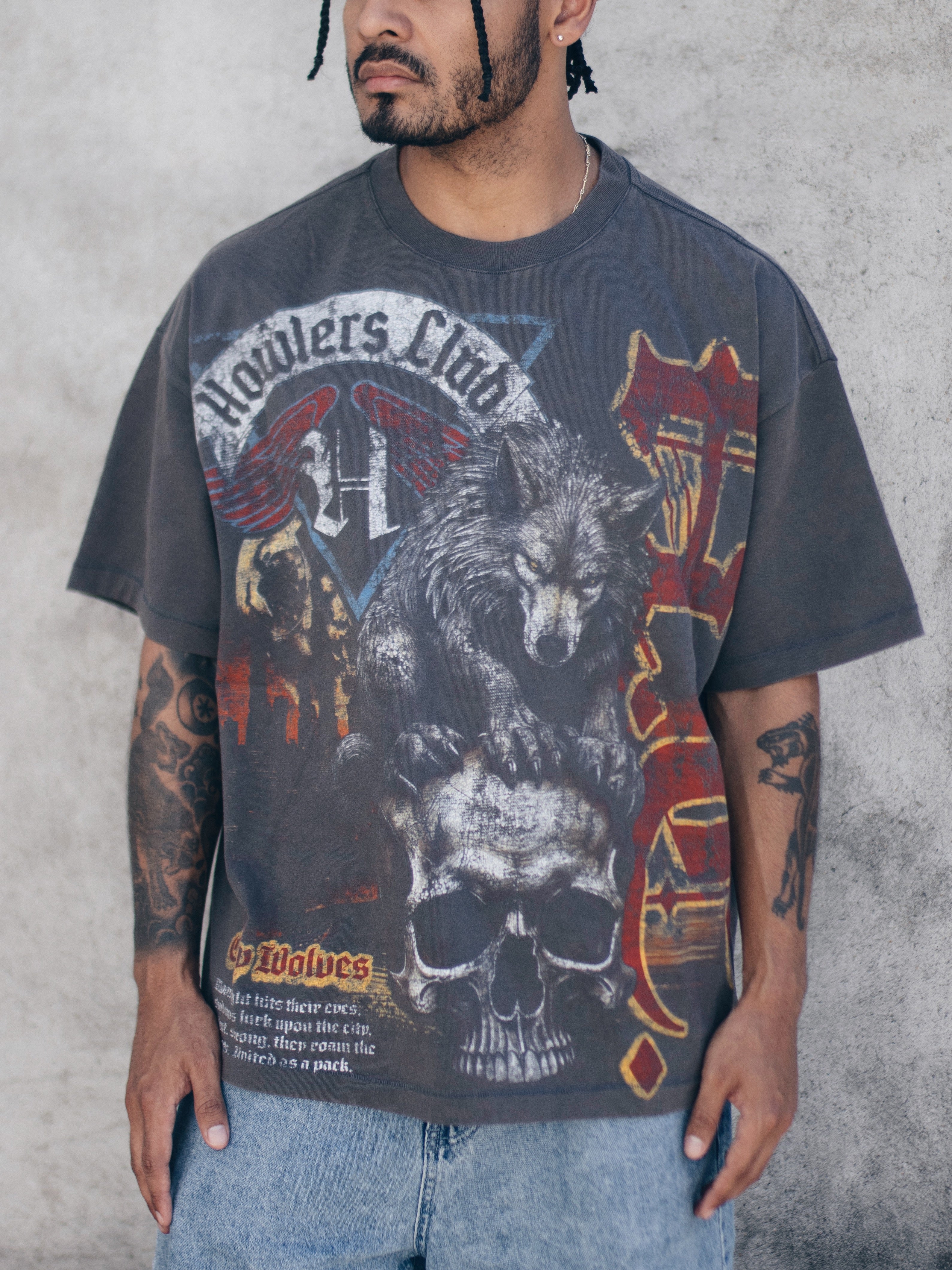 CITY WOLVES TEE [CHARCOAL]